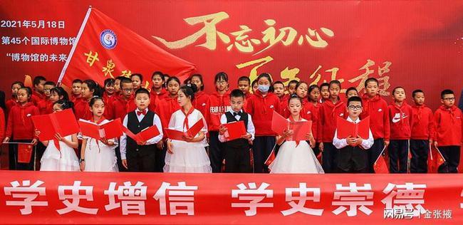 小宝贝打网球